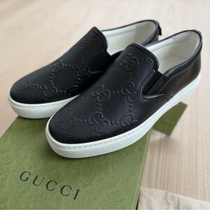 NWT Gucci Men’s GG Embossed Leather Slip-On Sneakers – Size 7